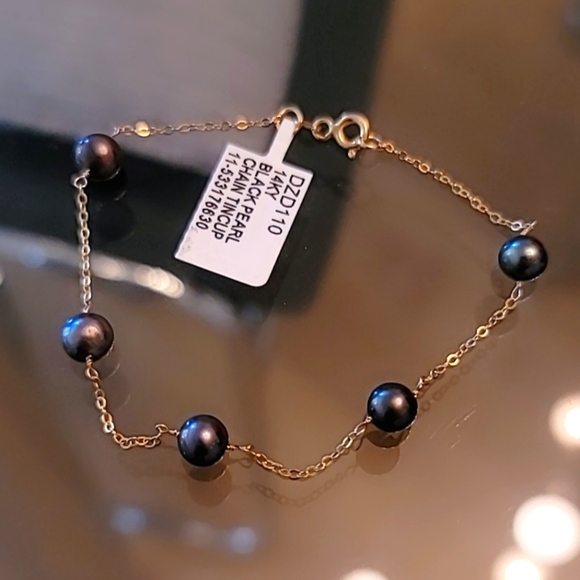 Real Freshwater Black Pearl Tincup Bracelet in 14-Karat Solid Yellow Gold - Picture 5 of 5